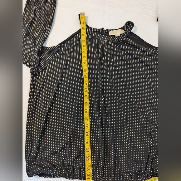 Michael kors cold shoulder smock long sleeve Black rhinestone size PXL. - Picture 6 of 9